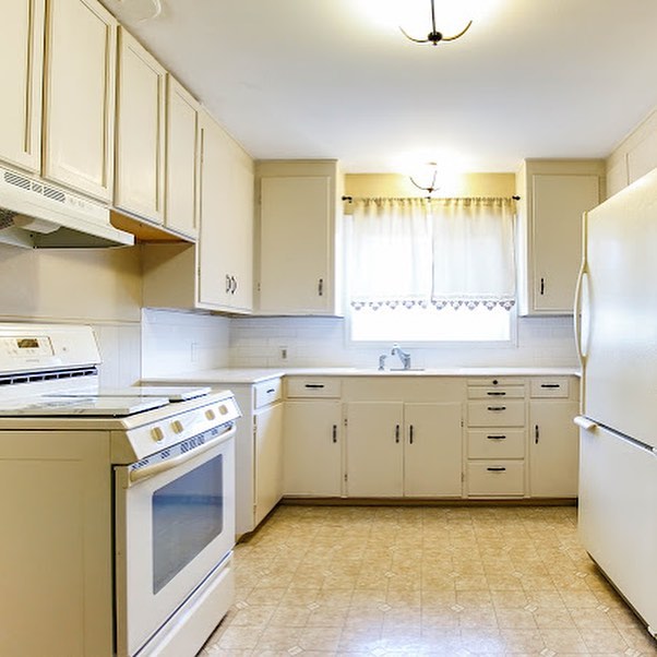 A well-lit kitchen; Pierce Real Estate, Hollister, CA 95023